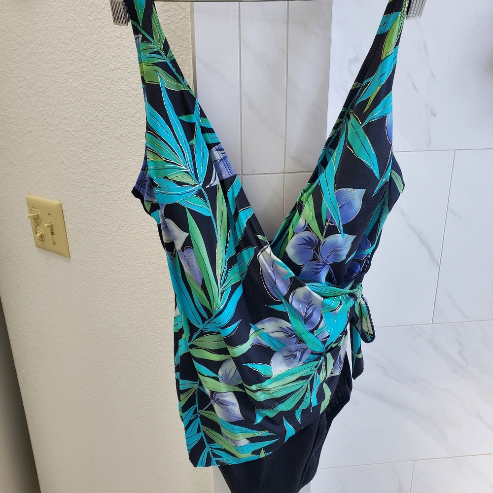 Size 16 Black tur lav green swimsuit. Some wear on back shown. Was 25$ now 16$